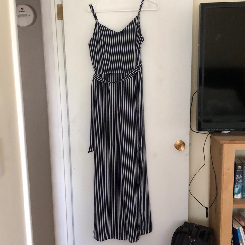 Cute jumpsuit. Only worn once. Great for wedding guest or date night.